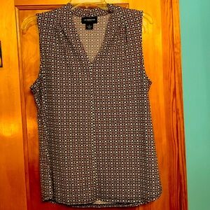 Liz Claiborne Career Sleeveless V-Neck Top